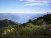 15 In alto compare l'alto Lario